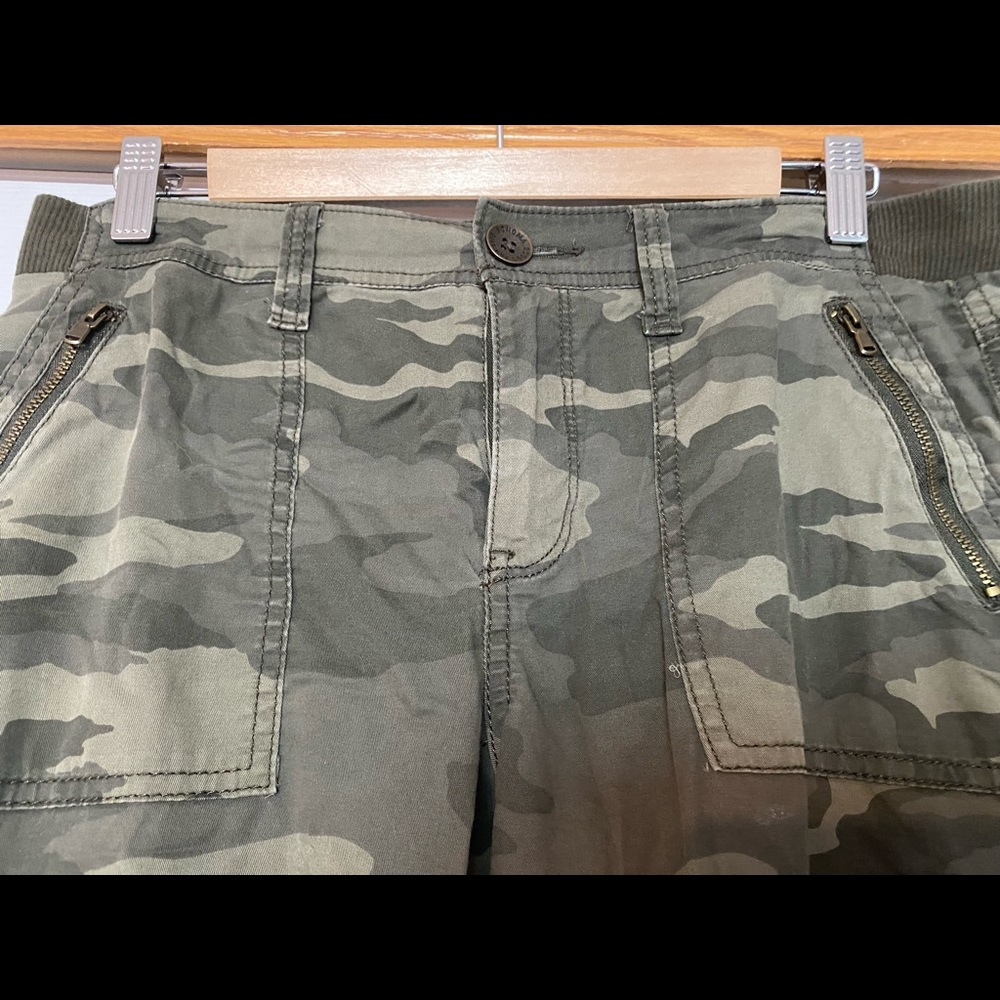 Sonoma from Kohl’s Green Camo Pants Size 10 - Picture 3 of 6
